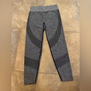 Victorias Secret PINK Gray Ribbed Knit Leggings Women’s Size Large